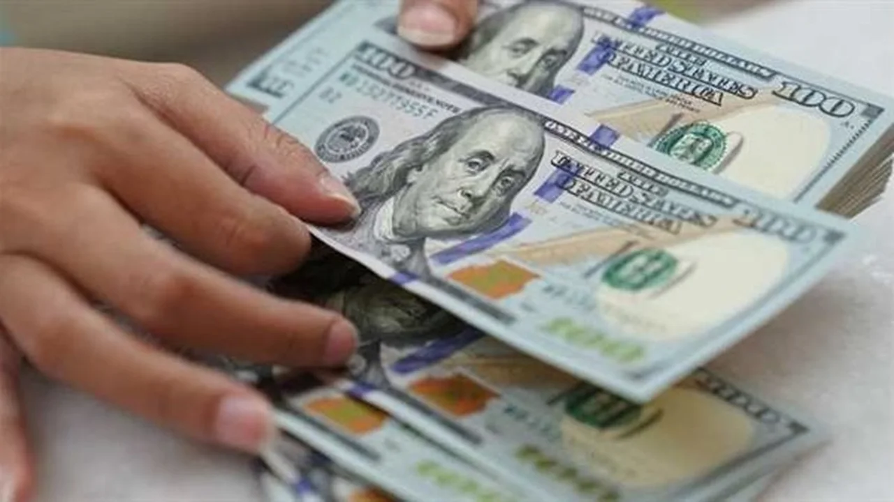 سعر الدولار يتراجع اليوم الأربعاء 10-6 ويثير تساؤلات المستثمرين